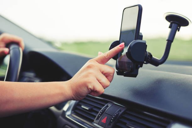 Best car phone holder in Pakistan mounted on car dashboard for safe navigation